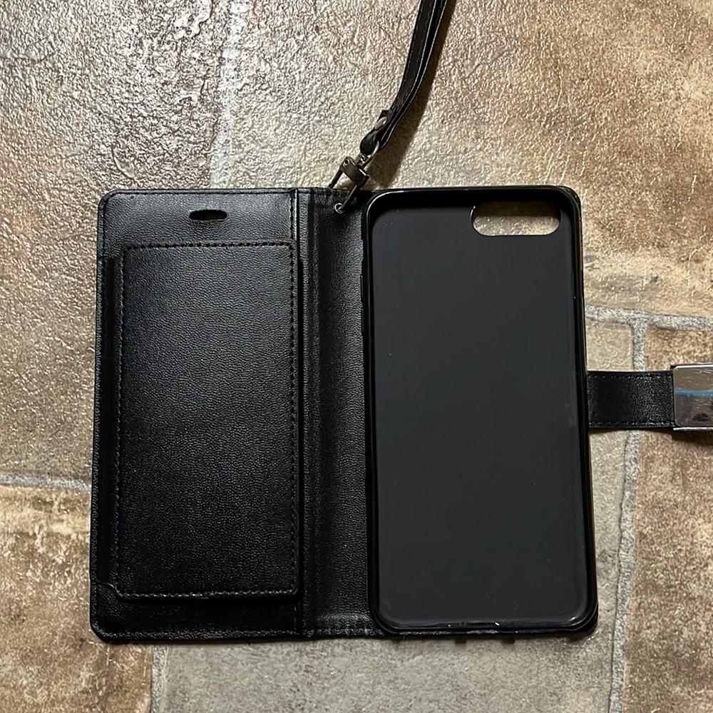 iPhone 7+ case - Picture 3 of 4